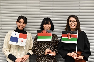 左からパナマ、マラウィ、ケニアに派遣された卒業生