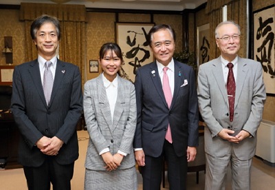 在学中、黒岩知事を表敬訪問した際のNGUYEN（グエン）さん