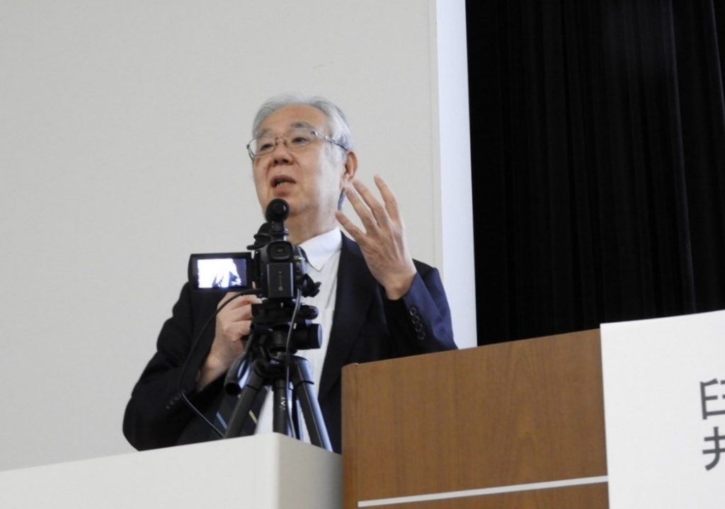 (写真説明)臼井先生 講演の様子