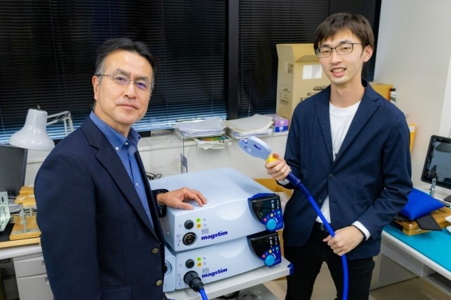 菅原教授(左)と竹中さん(右)