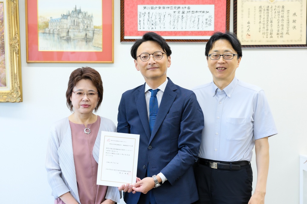 NPO法人地域健康プラン
(中央:成松宏人教授)