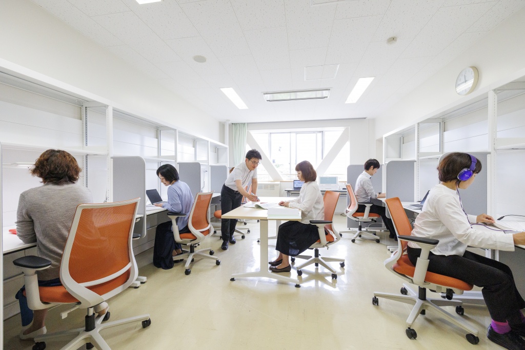 学習や調査・研究などで活用できます(個のスペース)