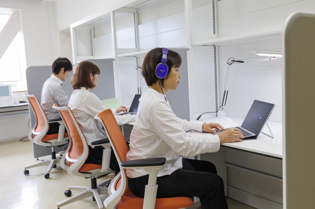 落ち着いて学習できる環境です(個のスペース)
