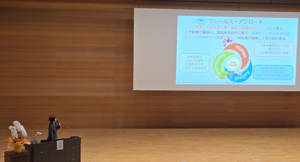 大会長の基調講演の様子