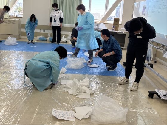吐物処理の演習風景