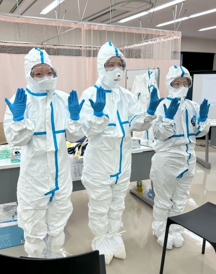 感染症等の対策「タイベック着用体験」